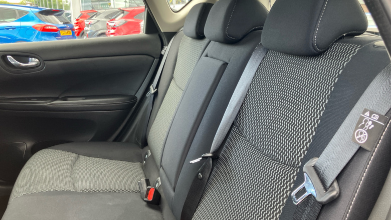 Nissan Pulsar 1.2 DiG-T Acenta 5dr Petrol Hatchback